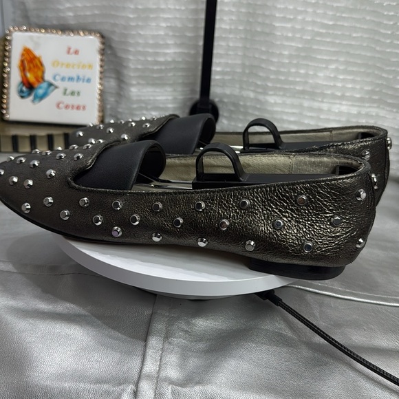 (E2) Michael Kors Ailee metallic leather flats with silver studs, size 8.5M - Picture 4 of 14